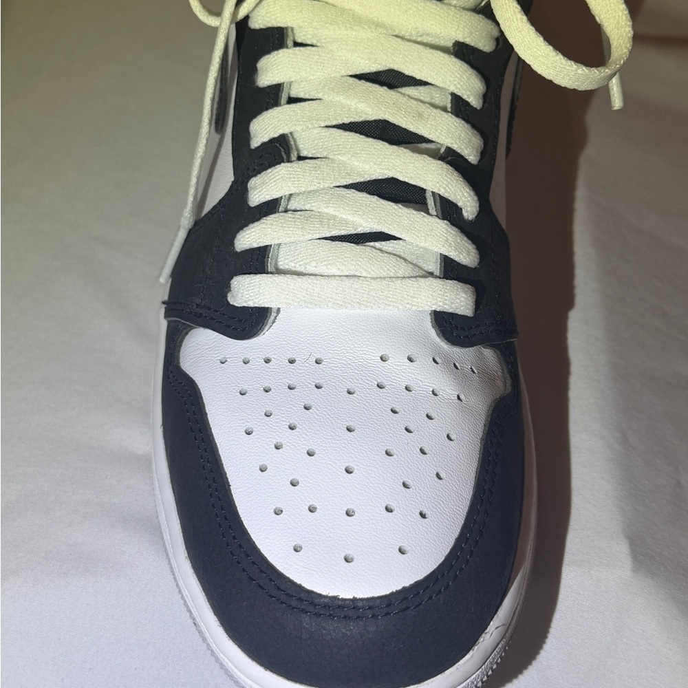 The Air Jordan 1 Retro High OG ‘Stage Haze’ Men's Sneakers - White & Black 9.5 - Picture 6 of 11